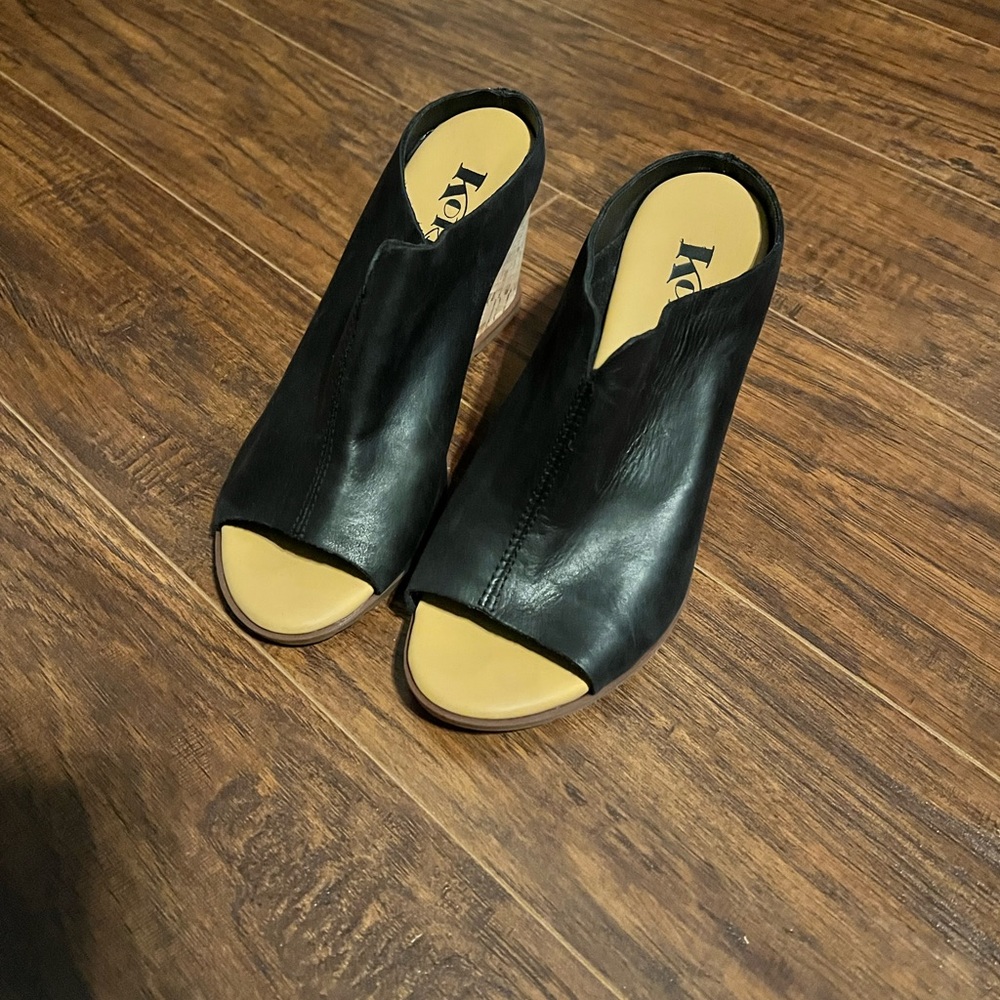Black leather sandals